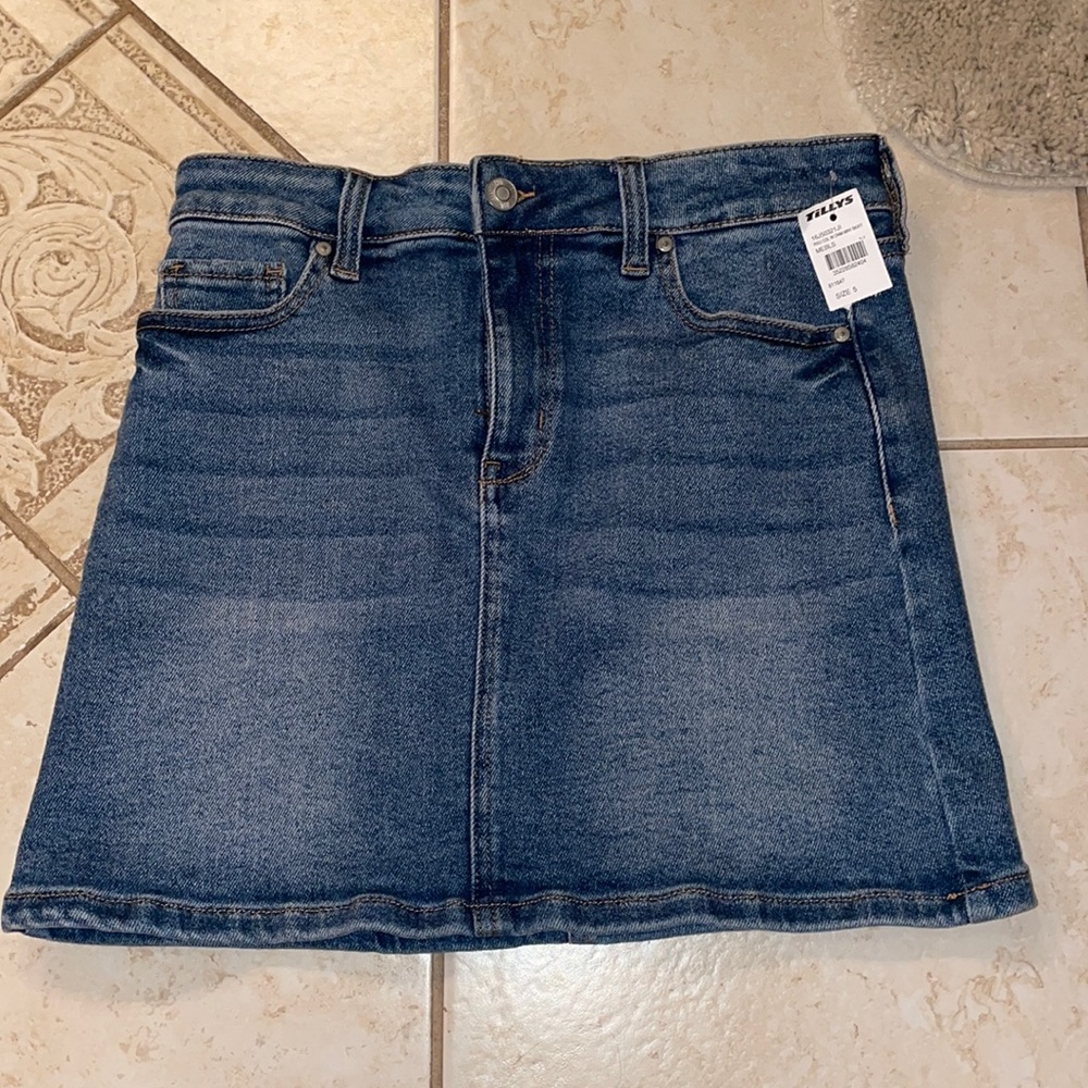 Adorable denim skirt